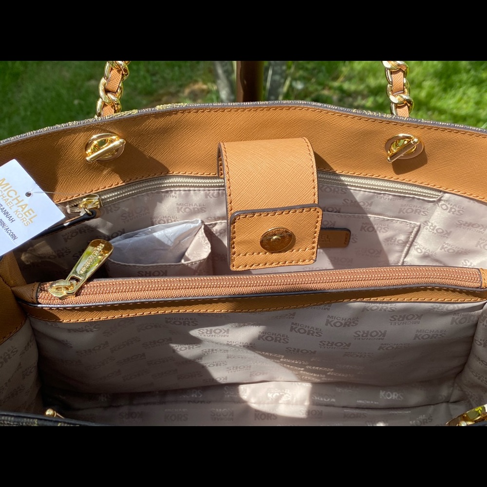 Michael Kors Susannah 3 piece Limited Edition Set - Picture 4 of 8